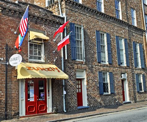 restaurants downtown savannah ga